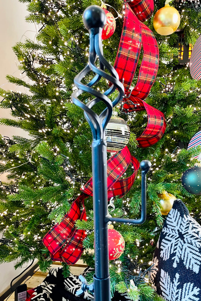 28.5" Adjustable Wreath Stand