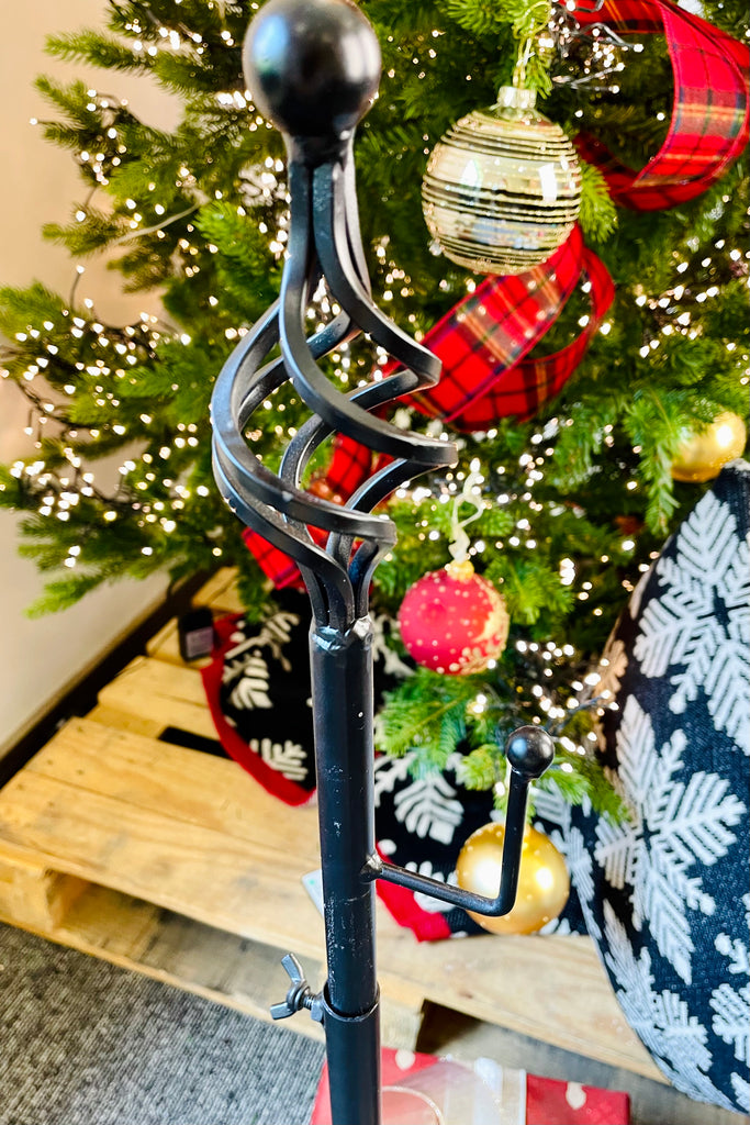 28.5" Adjustable Wreath Stand