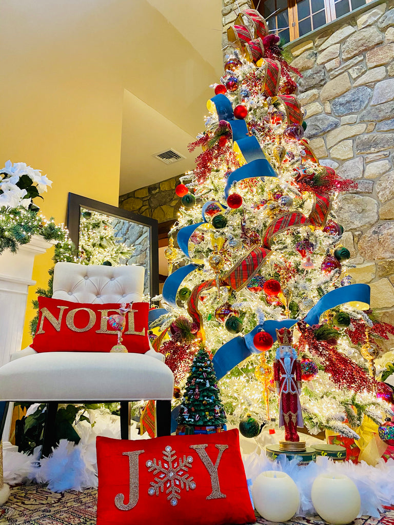 Grand Musical Christmas Tree